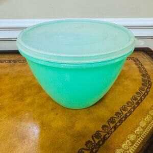 Vintage Tupperware Crisp It 679 Jadeite Green Lettuce Keeper Crisper w Lid
